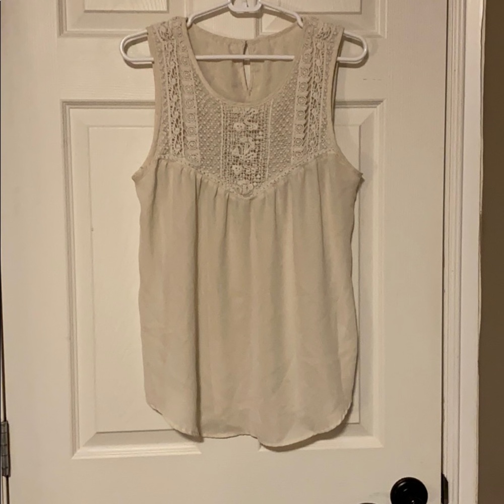 Lace detailed top